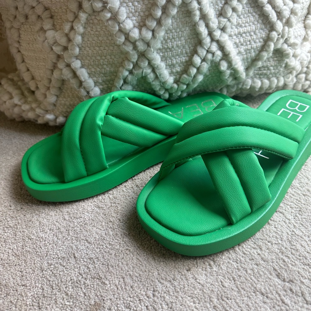 BEACH by Matisse slides NEVER WORN!